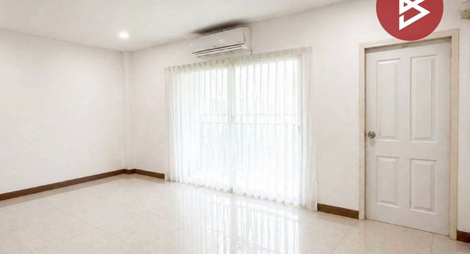 For sale 8 bedrooms townhouse in Khlong Toei, Bangkok
