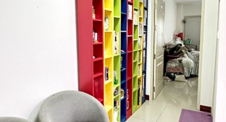 For sale 8 bedrooms townhouse in Khlong Toei, Bangkok
