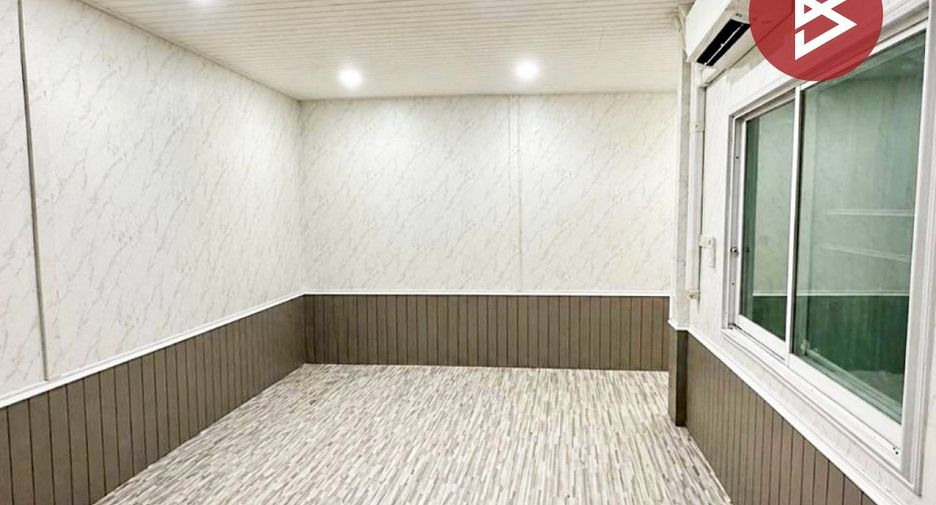 For sale 8 bedrooms townhouse in Khlong Toei, Bangkok