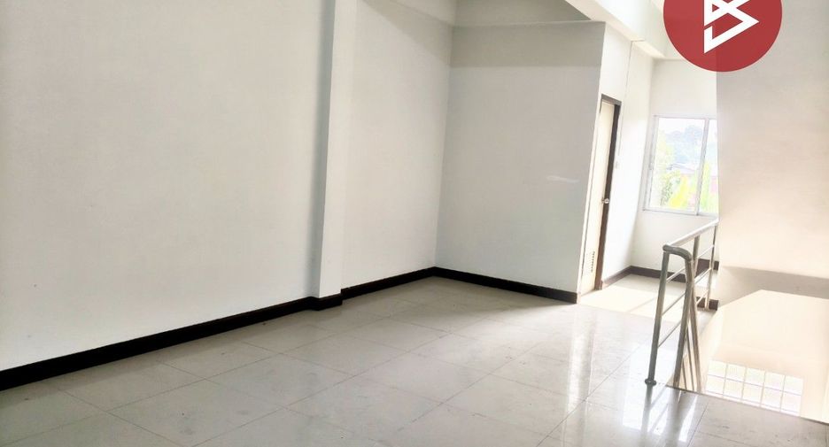 Gewerbefläche zum Kauf mit 3 Zimmer in Phanat Nikhom, Chonburi