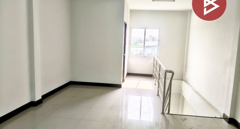 Gewerbefläche zum Kauf mit 3 Zimmer in Phanat Nikhom, Chonburi