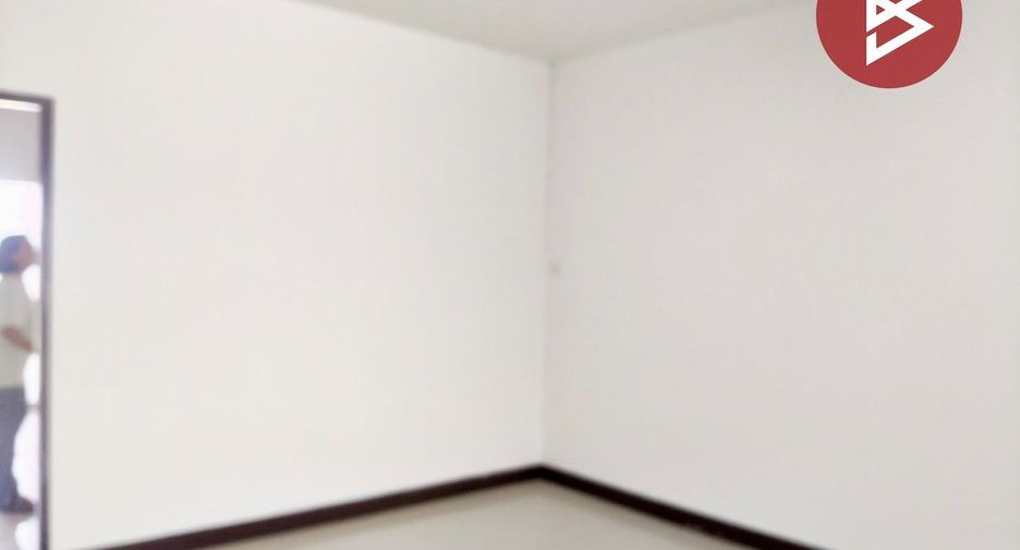 Gewerbefläche zum Kauf mit 3 Zimmer in Phanat Nikhom, Chonburi