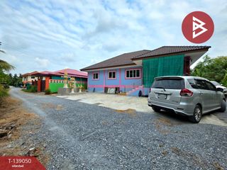 For sale 4 ベッドルーム house in Sam Phran, Nakhon Pathom