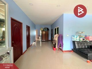 For sale 4 ベッドルーム house in Sam Phran, Nakhon Pathom