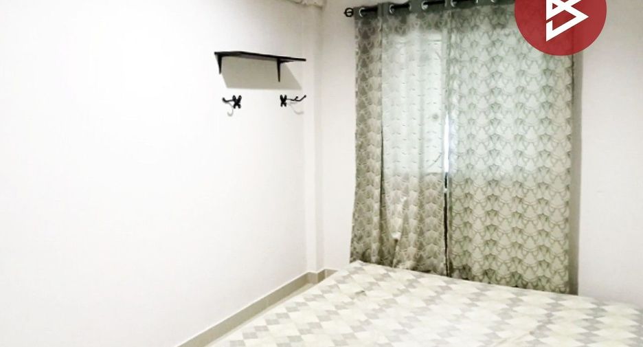 À vendre 3 chambres maison de ville à Mueang Chon Buri, Chonburi