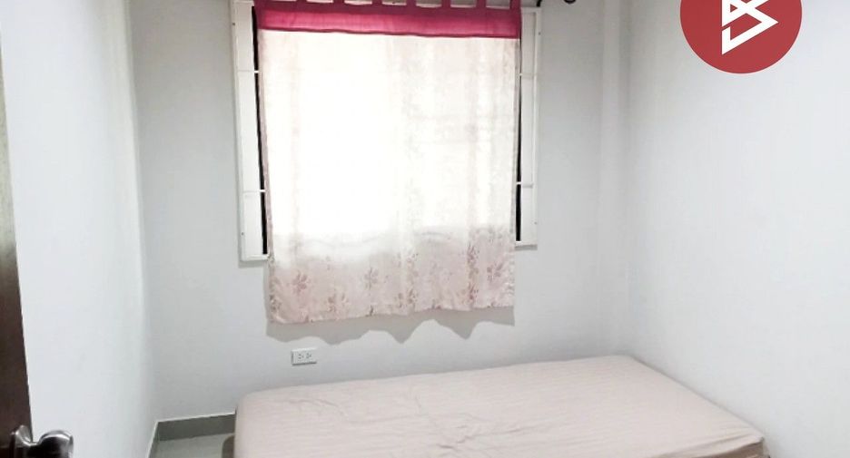 À vendre 3 chambres maison de ville à Mueang Chon Buri, Chonburi