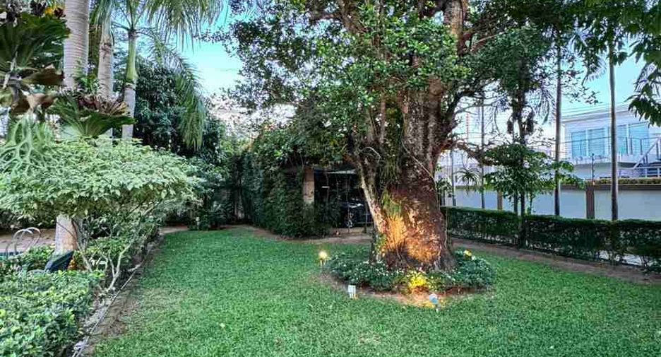 For sale 4 ベッドルーム villa in Sattahip, Chonburi
