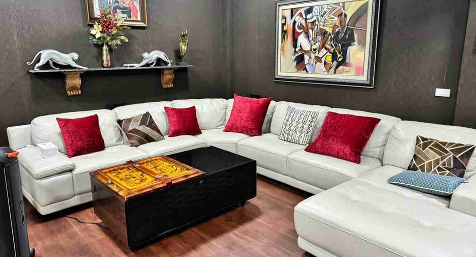 For sale 4 ベッドルーム villa in Sattahip, Chonburi