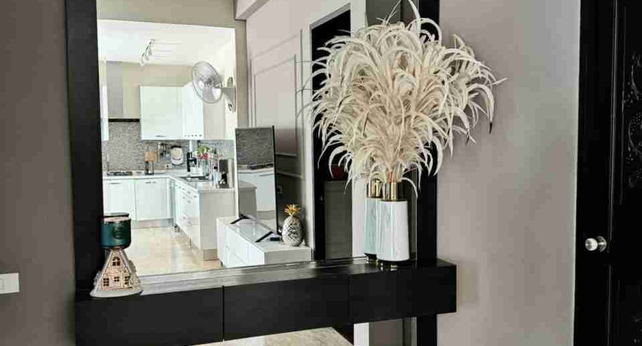 For sale 4 ベッドルーム villa in Sattahip, Chonburi