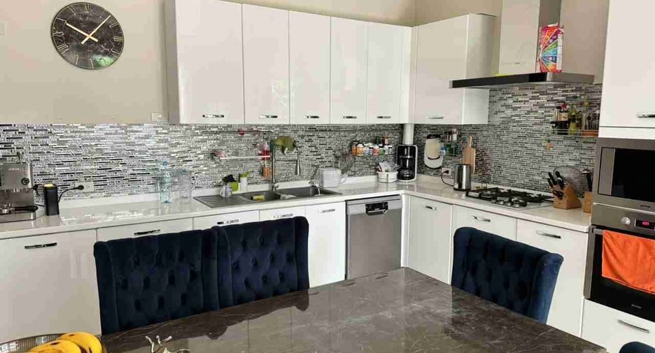 For sale 4 ベッドルーム villa in Sattahip, Chonburi