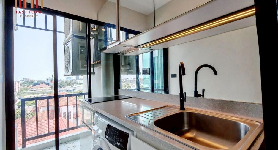 For sale 1 bed condo in Mueang Samut Prakan, Samut Prakan
