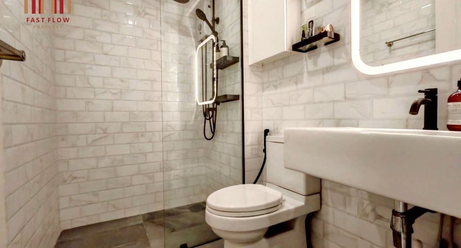 For sale 1 bed condo in Mueang Samut Prakan, Samut Prakan