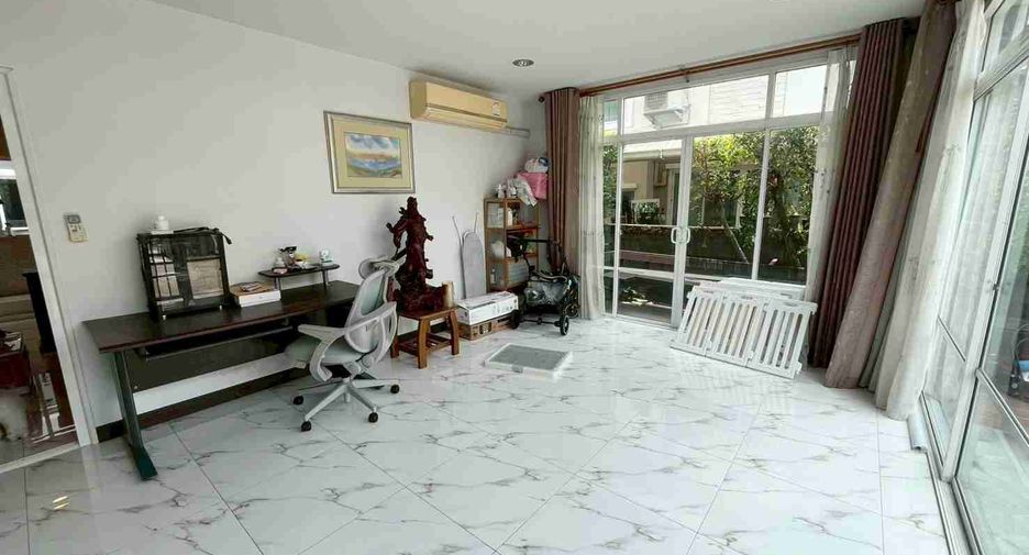 For rent and for sale 3 bedrooms house in Khan Na Yao, Bangkok