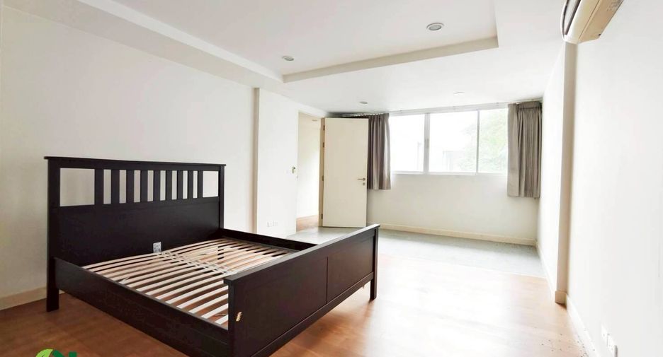 For sale 4 bedrooms house in Saphan Sung, Bangkok