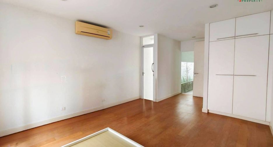 For sale 4 bedrooms house in Saphan Sung, Bangkok