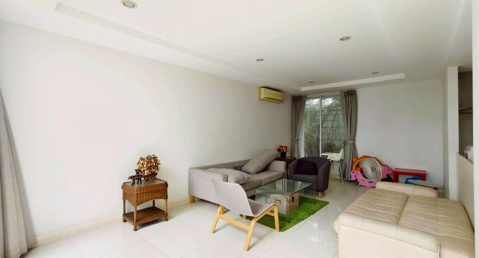 For sale 4 bedrooms house in Saphan Sung, Bangkok