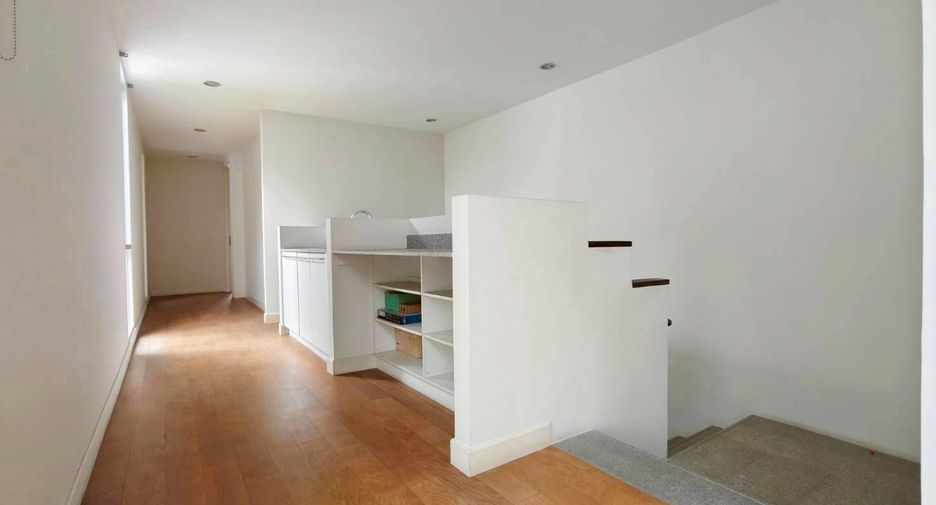 For sale 4 bedrooms house in Saphan Sung, Bangkok