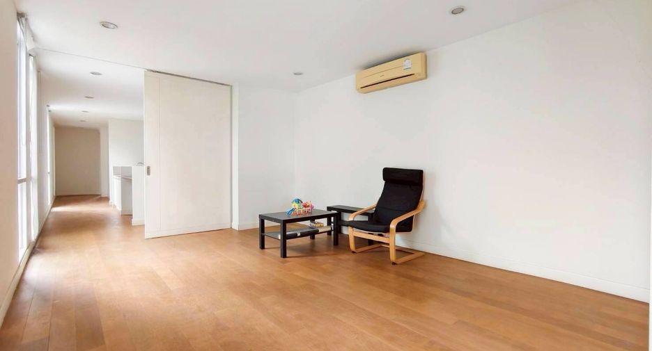 For sale 4 bedrooms house in Saphan Sung, Bangkok