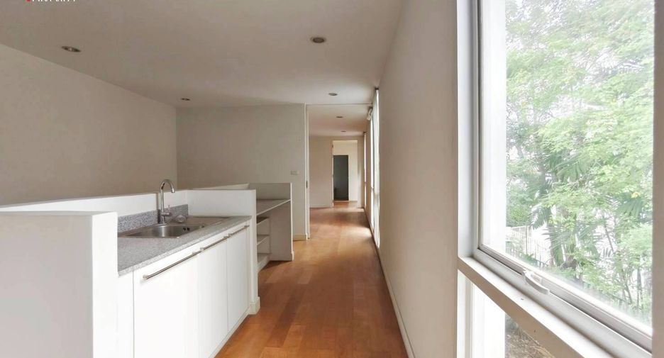 For sale 4 bedrooms house in Saphan Sung, Bangkok