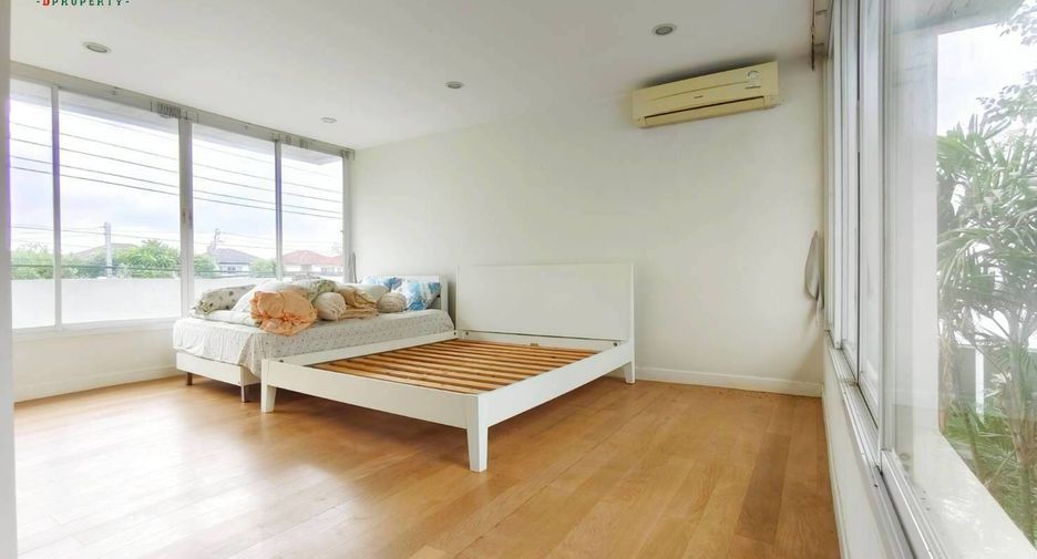 For sale 4 bedrooms house in Saphan Sung, Bangkok