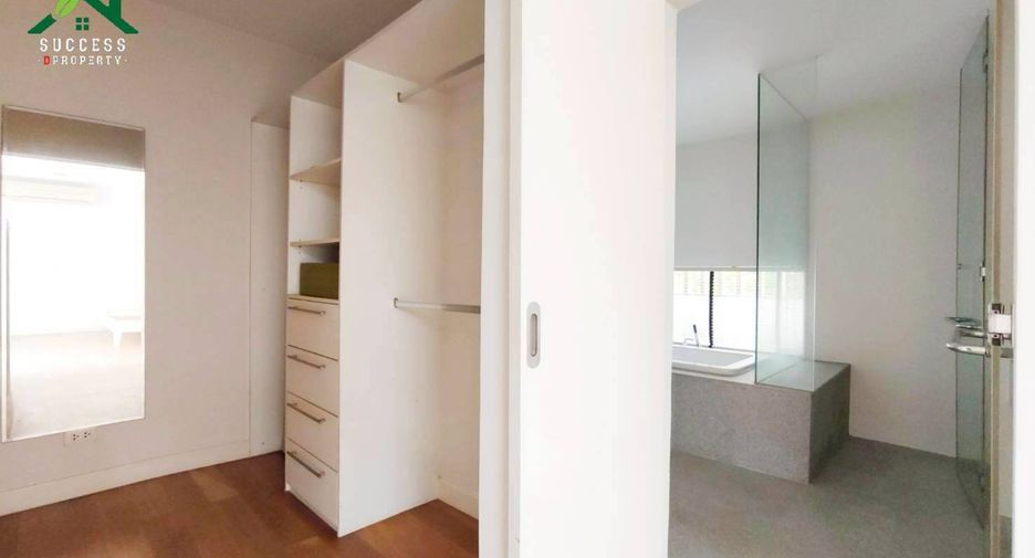 For sale 4 bedrooms house in Saphan Sung, Bangkok
