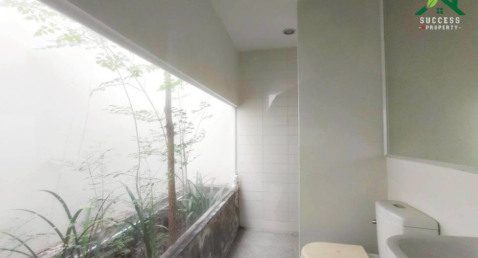 For sale 4 bedrooms house in Saphan Sung, Bangkok
