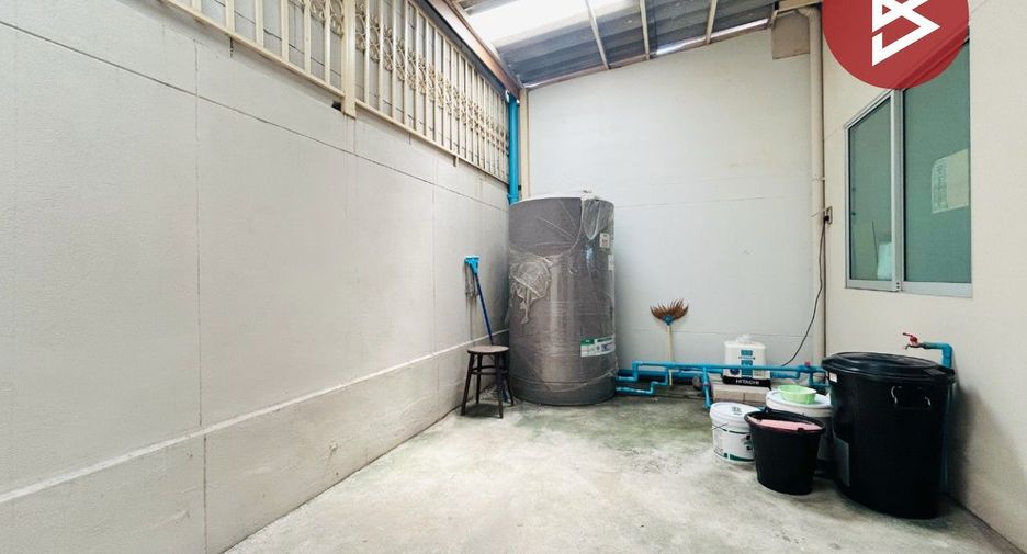 For sale 3 ベッドルーム townhouse in Mueang Samut Sakhon, Samut Sakhon