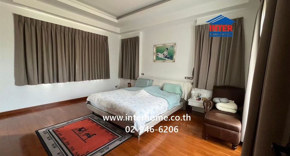 For sale 5 bedrooms house in Lak Si, Bangkok