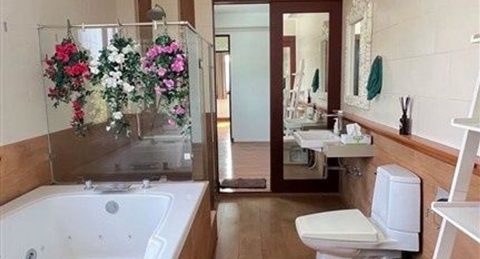 For sale 5 bedrooms house in Lak Si, Bangkok