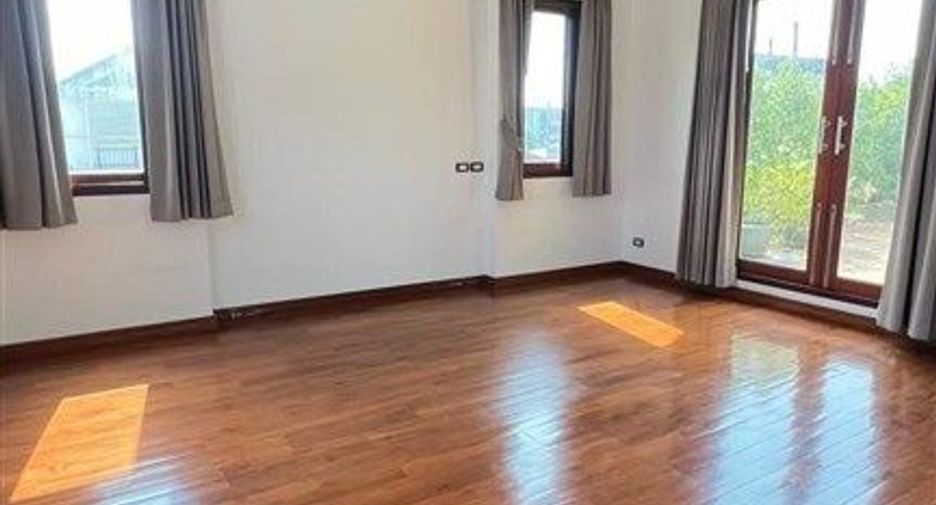 For sale 5 bedrooms house in Lak Si, Bangkok