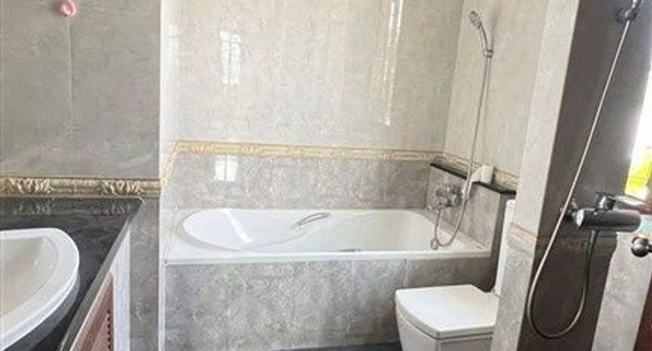 For sale 5 bedrooms house in Lak Si, Bangkok