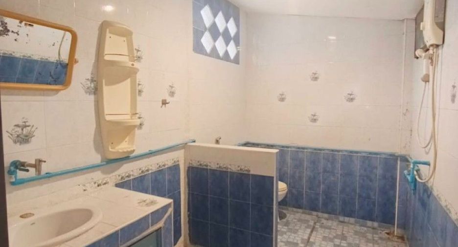 For sale 3 bedrooms house in Ban Pho, Chachoengsao