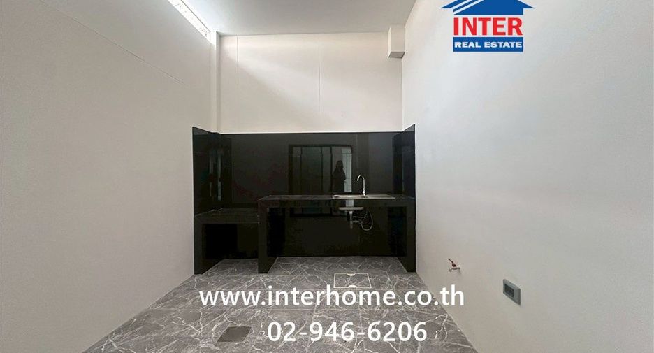 For sale 4 bedrooms townhouse in Bang Khen, Bangkok