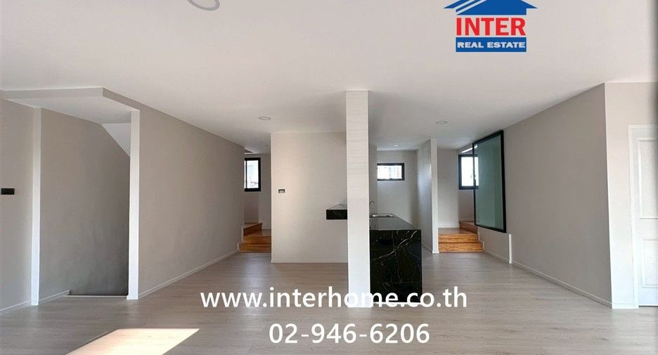 For sale 4 bedrooms townhouse in Bang Khen, Bangkok