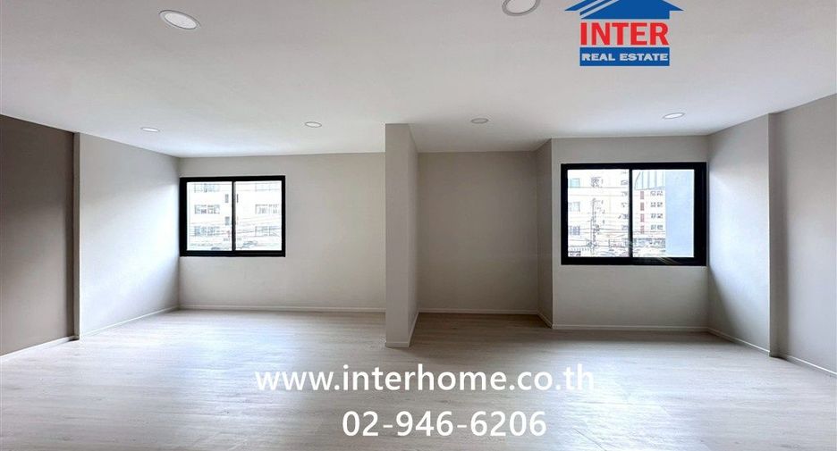 For sale 4 bedrooms townhouse in Bang Khen, Bangkok