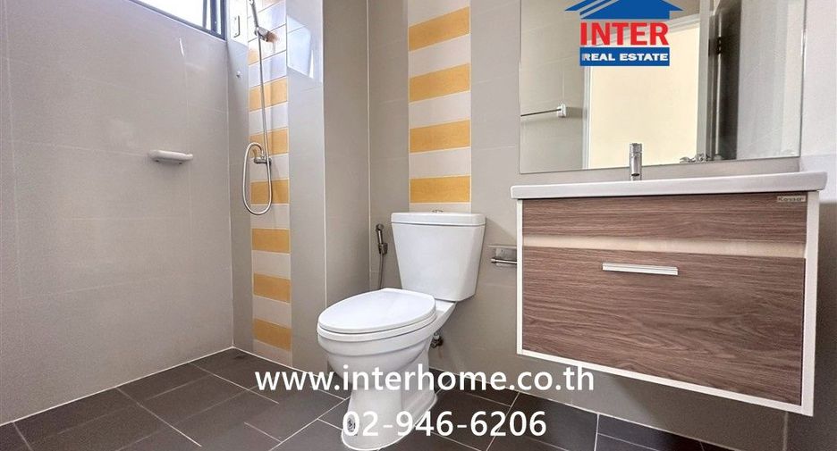 For sale 4 bedrooms townhouse in Bang Khen, Bangkok