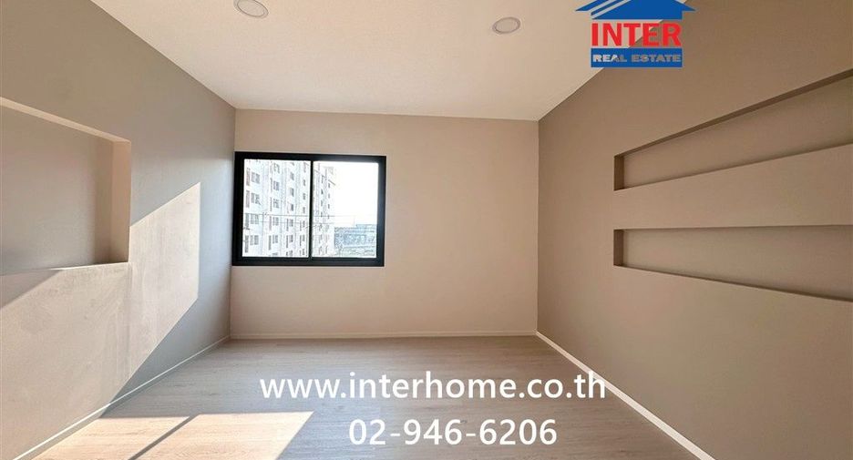 For sale 4 bedrooms townhouse in Bang Khen, Bangkok
