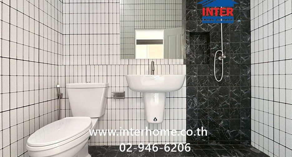 For sale 4 bedrooms townhouse in Bang Khen, Bangkok