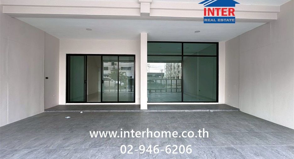 For sale 4 bedrooms townhouse in Bang Khen, Bangkok