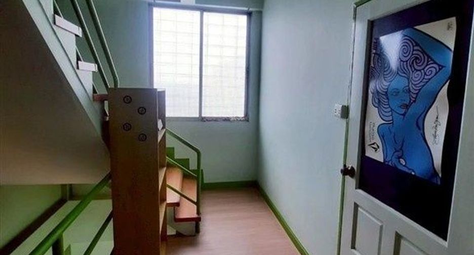 For sale 3 bedrooms retail Space in Lak Si, Bangkok