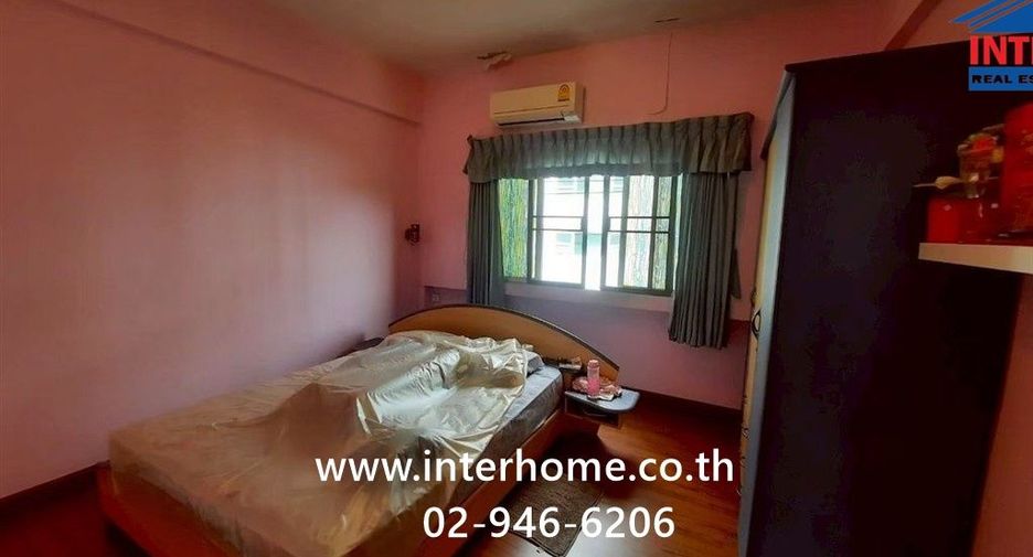 For sale 3 bedrooms retail Space in Lak Si, Bangkok