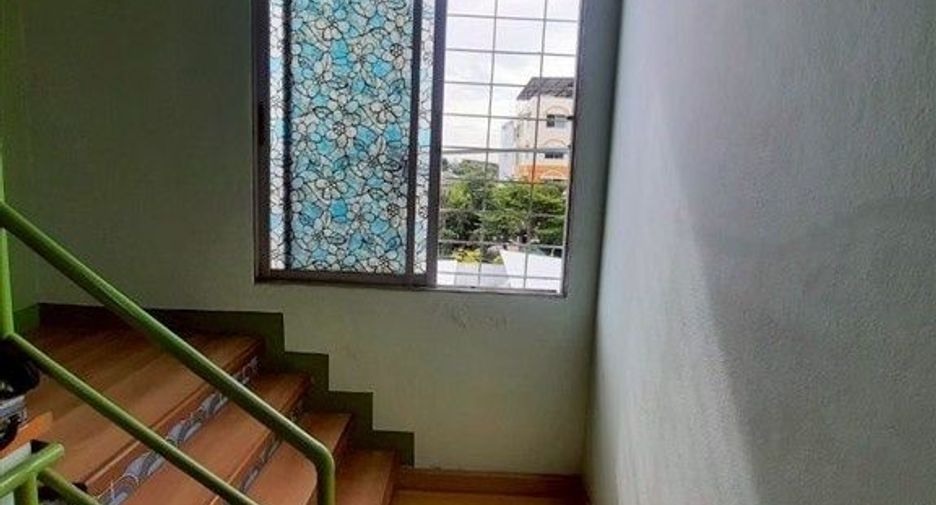For sale 3 bedrooms retail Space in Lak Si, Bangkok