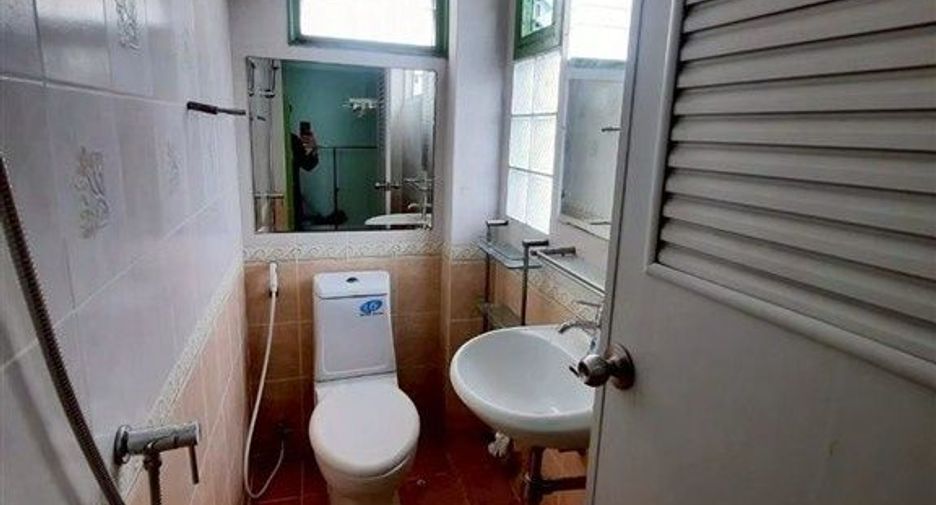 For sale 3 bedrooms retail Space in Lak Si, Bangkok