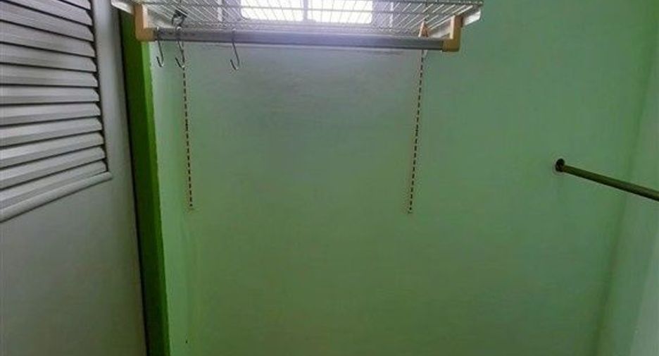For sale 3 bedrooms retail Space in Lak Si, Bangkok