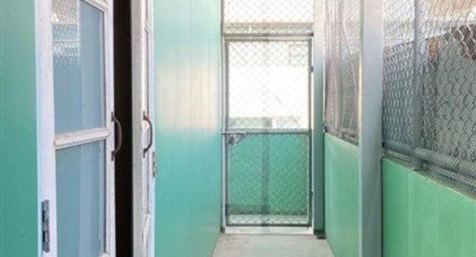 For sale 3 bedrooms retail Space in Lak Si, Bangkok