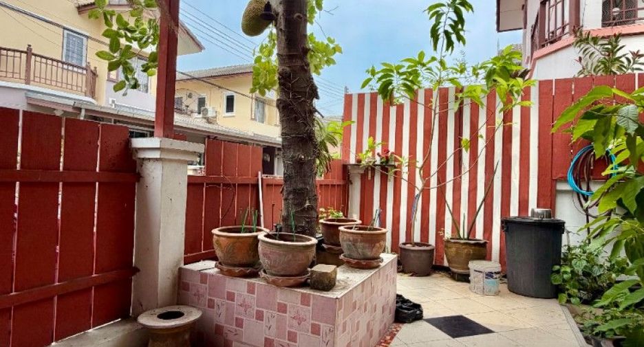 For sale 4 bedrooms house in Lam Luk Ka, Pathum Thani