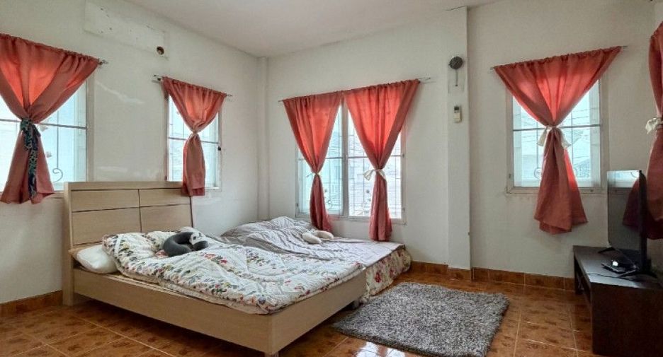 For sale 4 bedrooms house in Lam Luk Ka, Pathum Thani