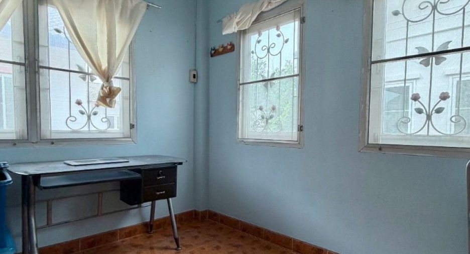 For sale 4 bedrooms house in Lam Luk Ka, Pathum Thani