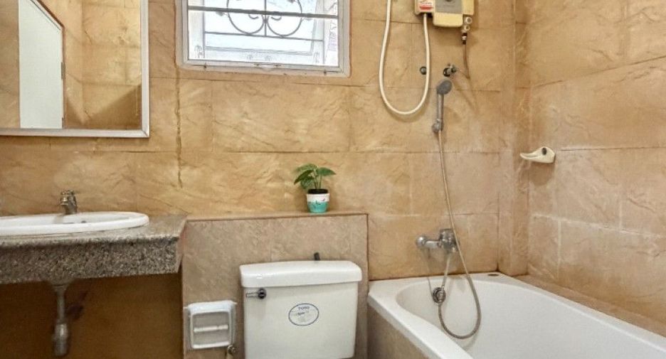 For sale 4 bedrooms house in Lam Luk Ka, Pathum Thani