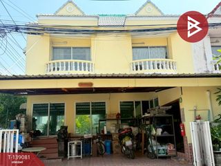 For sale 6 ベッドルーム townhouse in Saphan Sung, Bangkok